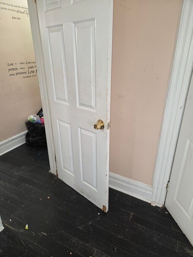 Building Photo - 91 S Munn Ave