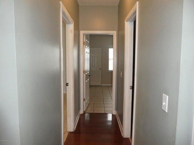 Building Photo - 8804 Ivymill Pl N