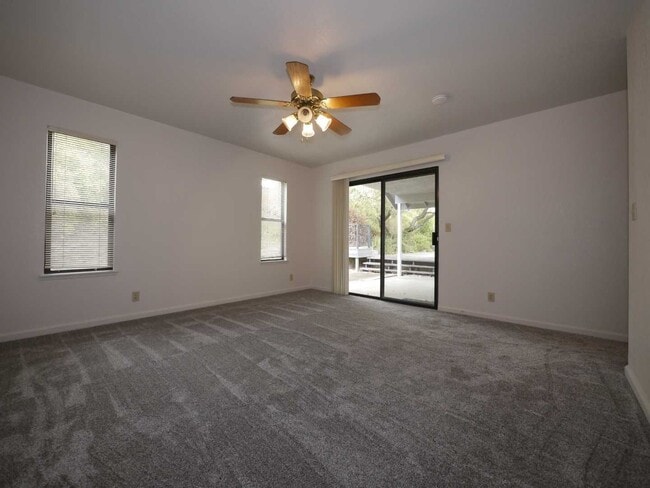 Building Photo - 110 Detert Ln