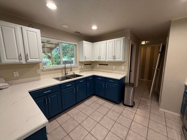 Building Photo - 169 W Tehuti Ct
