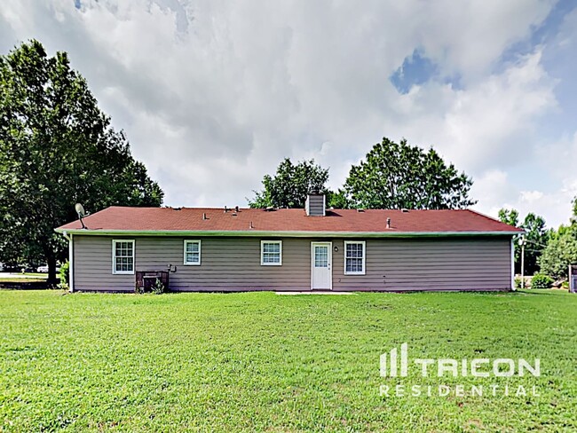 Building Photo - 110 W Forest Dr