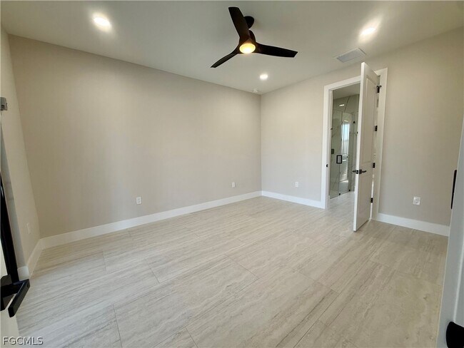 Building Photo - 106 NE 8th Pl