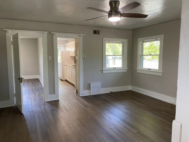 Building Photo - 1449 S University Blvd