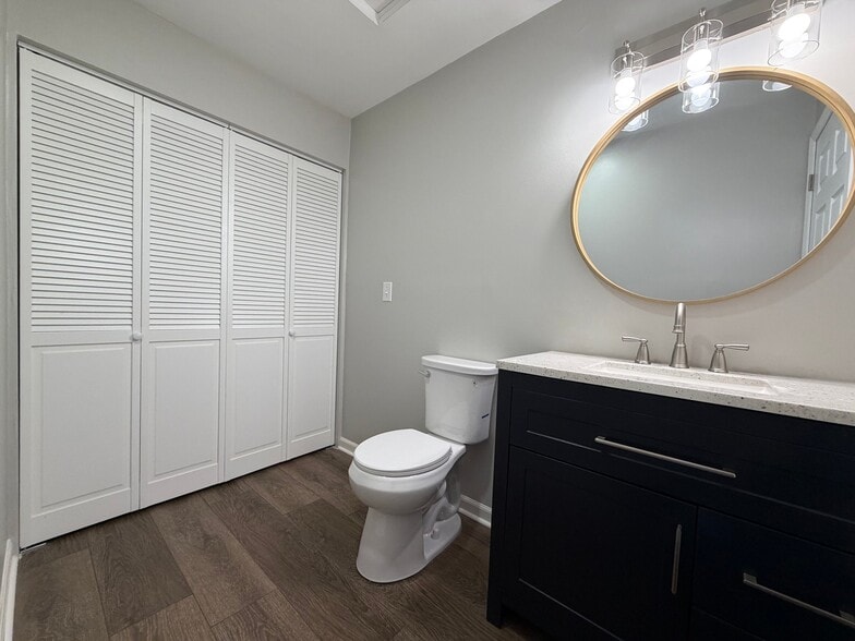 Building Photo - 407 Rothey Dr