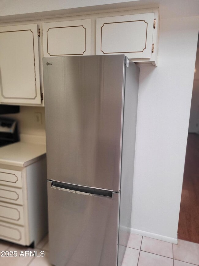 Building Photo - 10060 W Royal Oak Rd