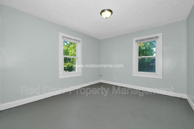 Building Photo - 601 N Sherman Dr