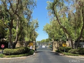 Building Photo - 27 Highfield Glen