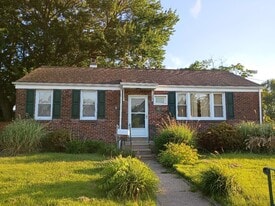 Building Photo - 546 Larkspur St