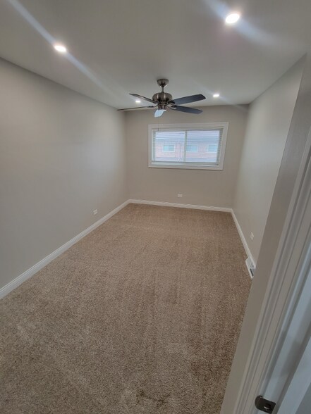 Building Photo - 482 Duane Terrace