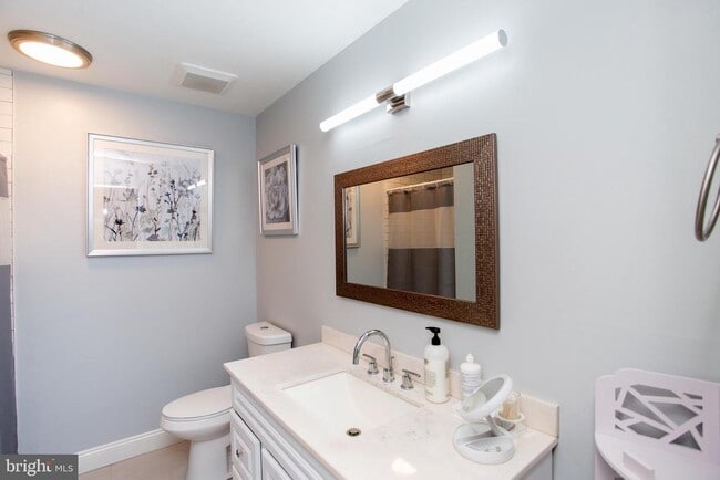 Building Photo - 33 Dogwood Ln