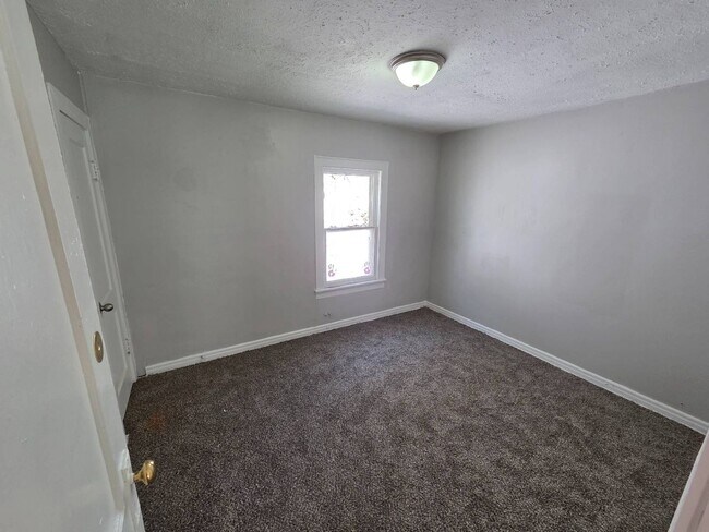 Building Photo - 3081 E 67th St