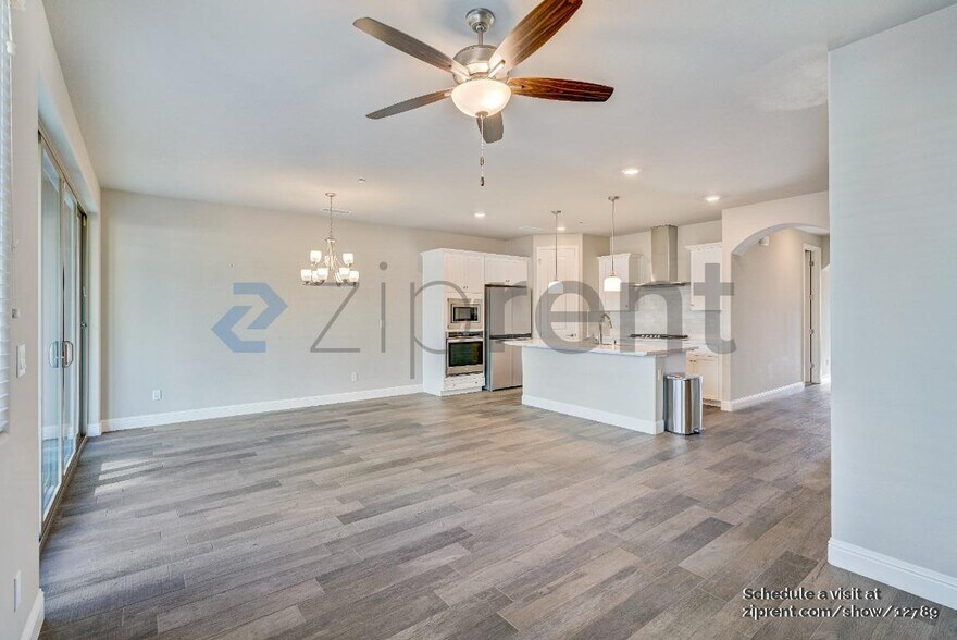 Building Photo - 1350 E Via Sentieri Dr