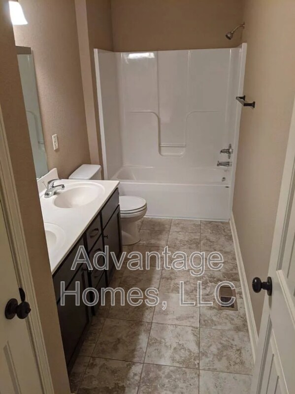 Building Photo - 2176 SW Timbertrace Ln