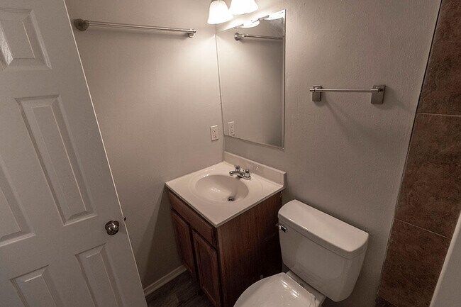 Building Photo - 215 Wheaton Ct