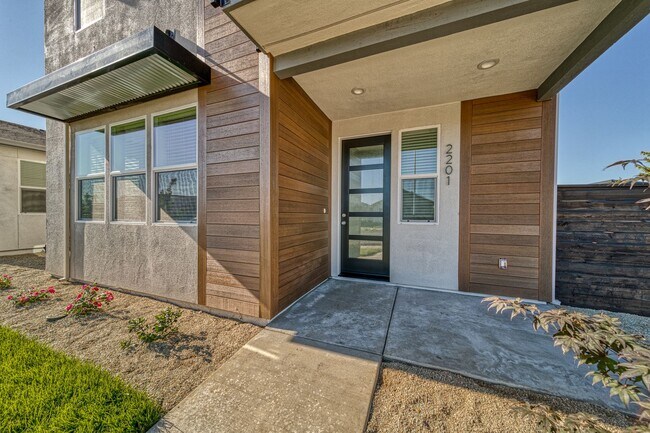 Building Photo - 2221 Tapia Wy