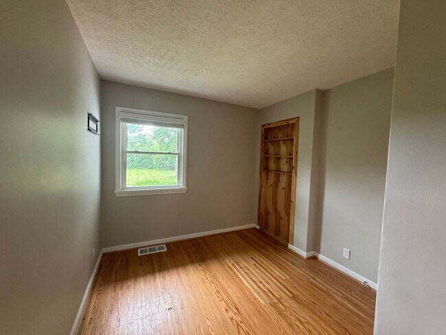 Building Photo - Single Family Home - Available - Will not ...