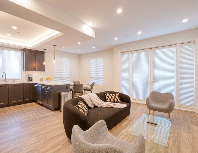 Primary Photo - 911 S Shenandoah St