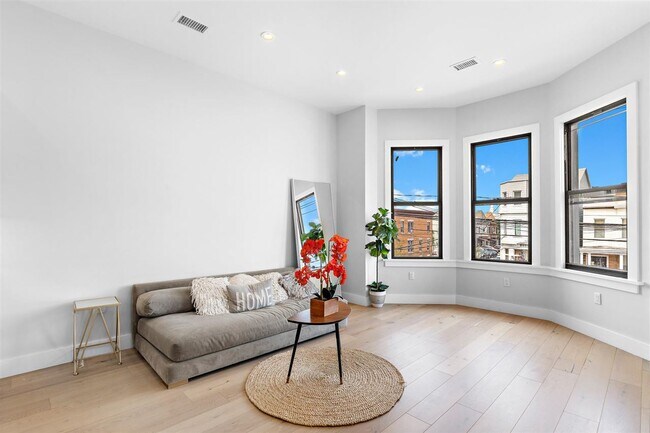 Building Photo - 2602 Palisade Ave