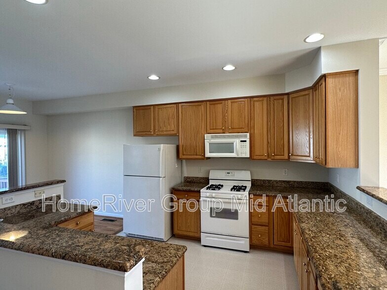 Building Photo - 5530 Sacramento Mews Pl