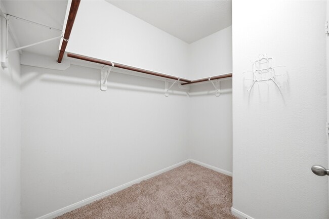 Building Photo - 1707 E Highlands Crossing