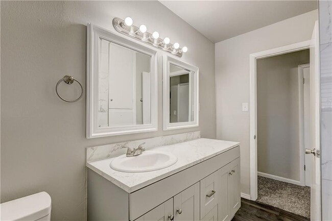 Building Photo - 3035 SE 20th St