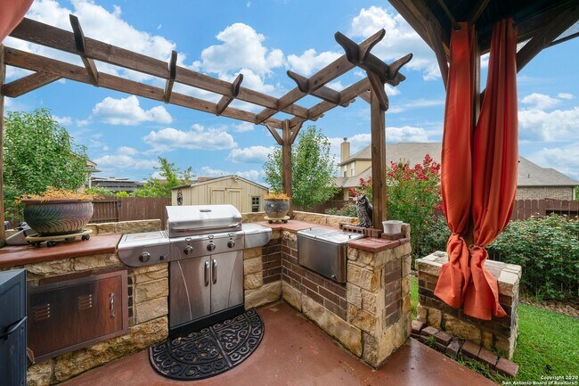 Building Photo - Beautiful 4 Bedroom Home in Turning Stone,...