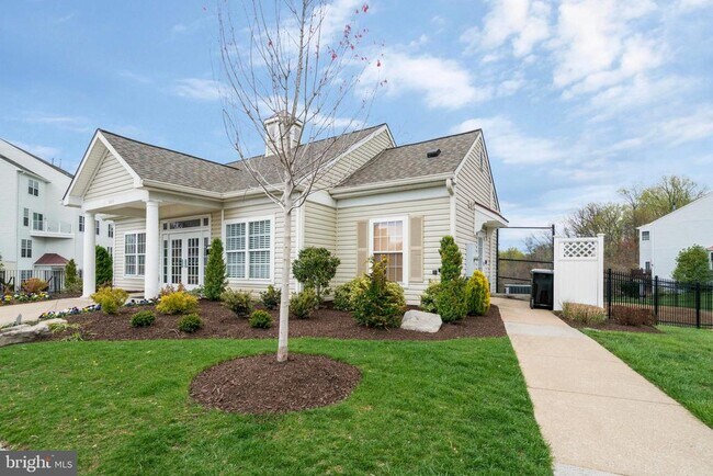 Building Photo - 6340 Walking Ln