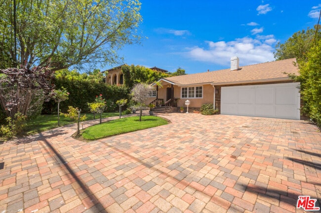 Building Photo - 11717 Chenault St