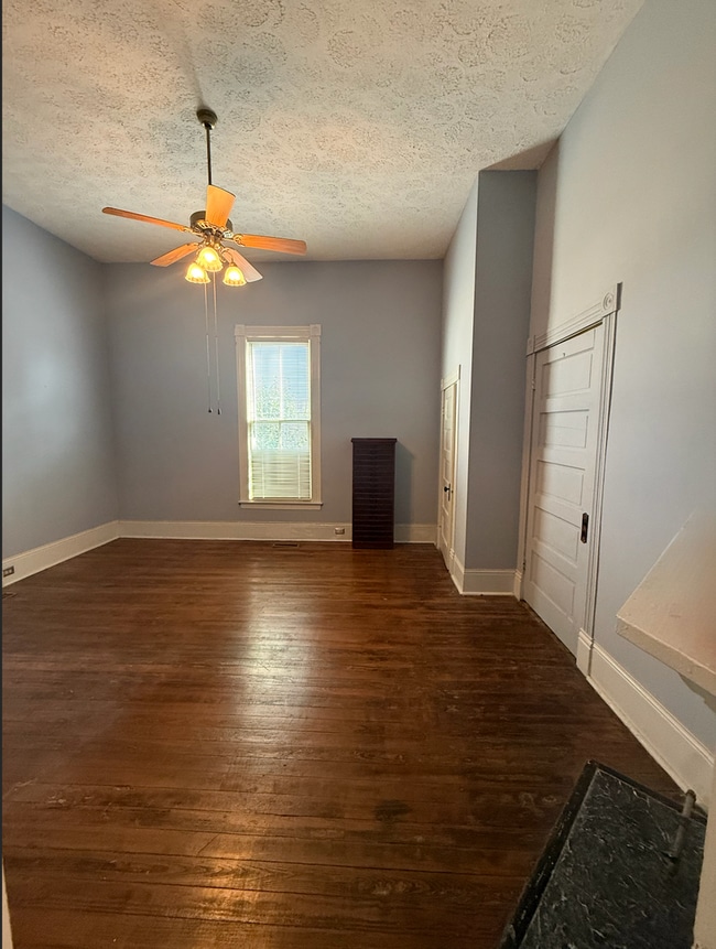 Building Photo - 2 bed/ 2 bath downtown home!