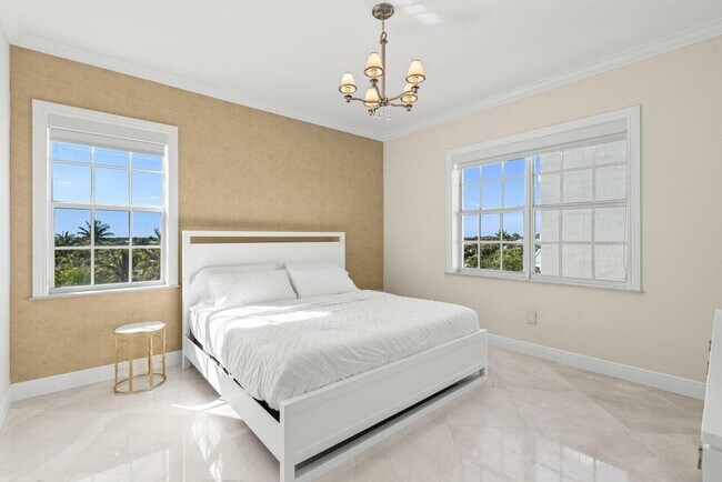 Building Photo - 3000 N Hwy A1A