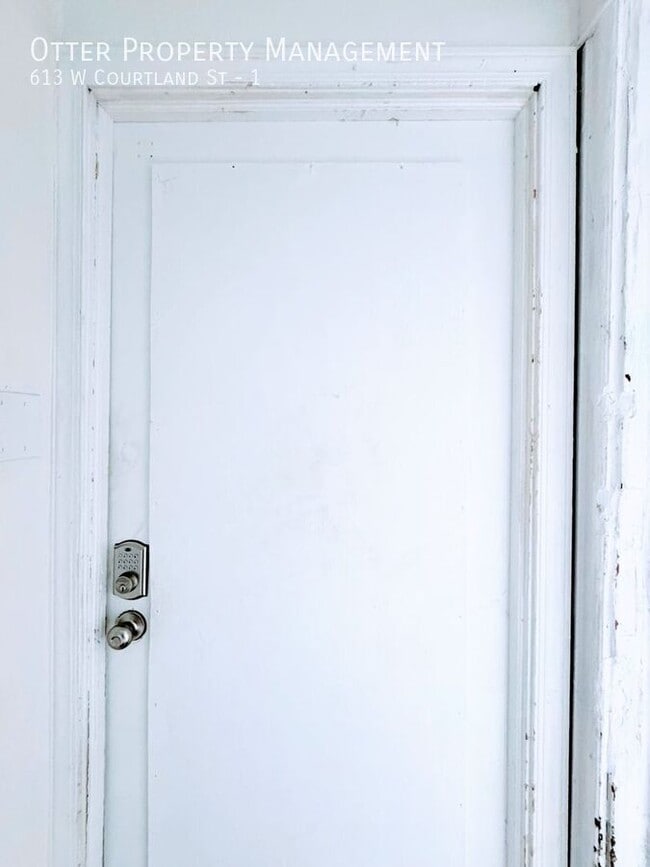 Building Photo - 613 W Courtland St