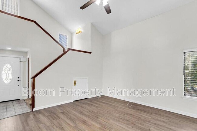 Building Photo - 111 Cottonwood Dr