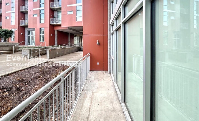 Building Photo - 2115 Yeaman Pl