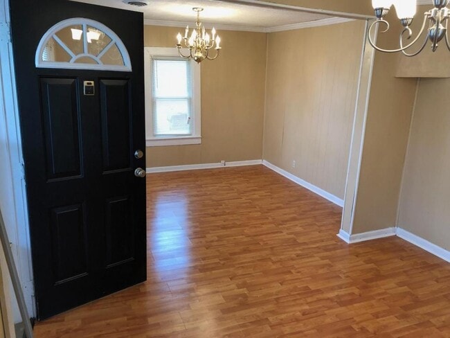 Building Photo - 1406 E Fairview Ave