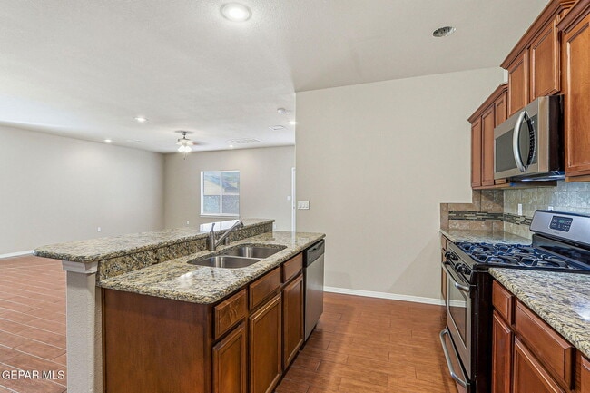 Building Photo - 7417 Dewberry Dr