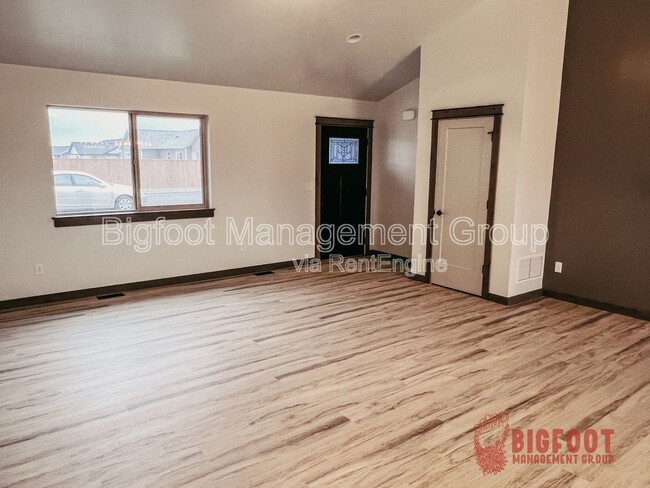 Building Photo - 3931 Swan Rd