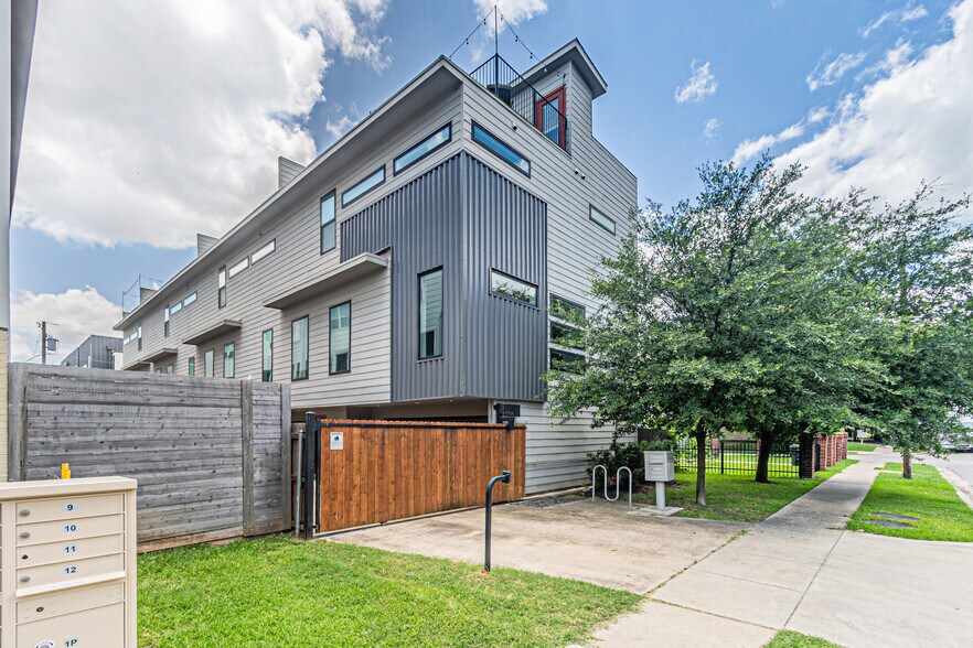 Primary Photo - 5706 Lindell Ave