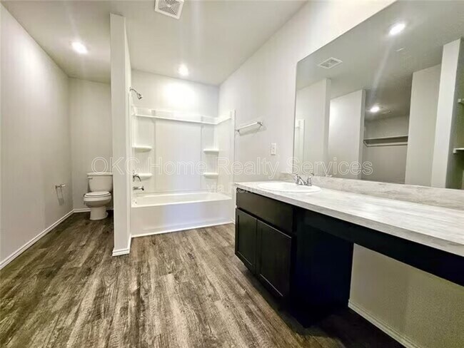 Building Photo - 1505 Land Run Ln