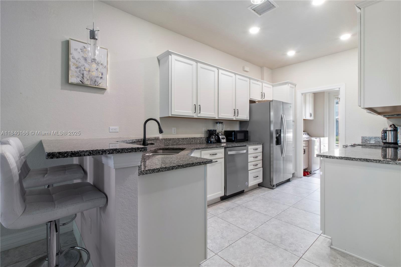 Building Photo - 5140 Eucalyptus Dr