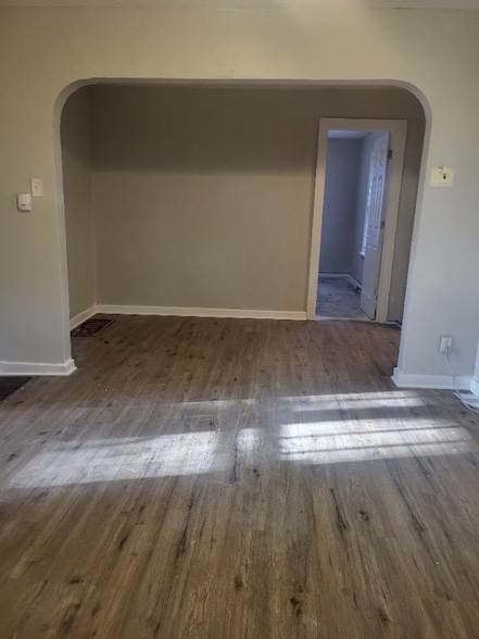 Building Photo - 357 S Gordon Ave