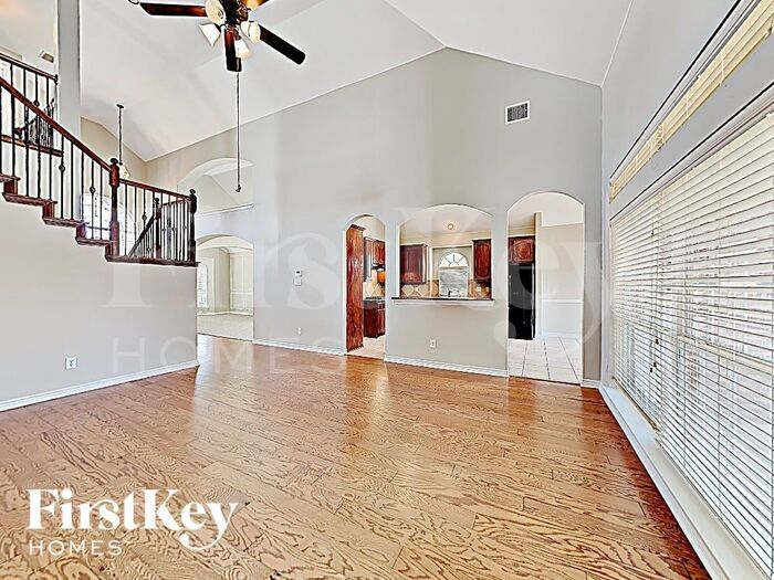 Building Photo - 304 Wisteria Way