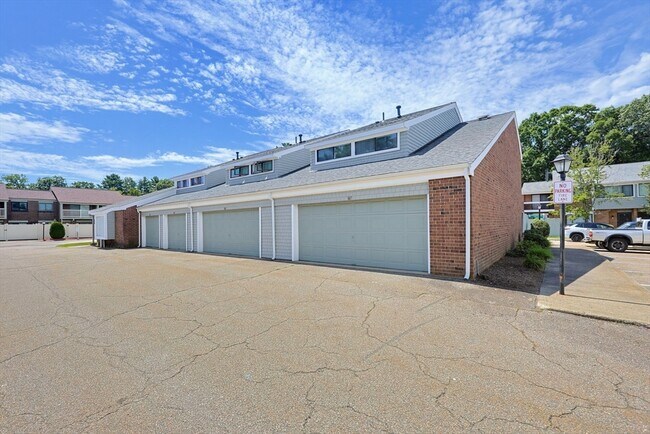Building Photo - 167 Greenbrook Dr