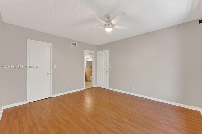 Building Photo - 3119 Oakland Shores Dr