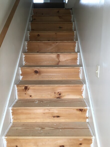 New natural stained stairs - 424 Creek Farm Road