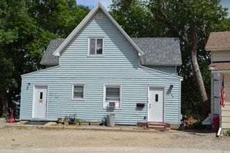 Building Photo - Upper Unit of Duplex