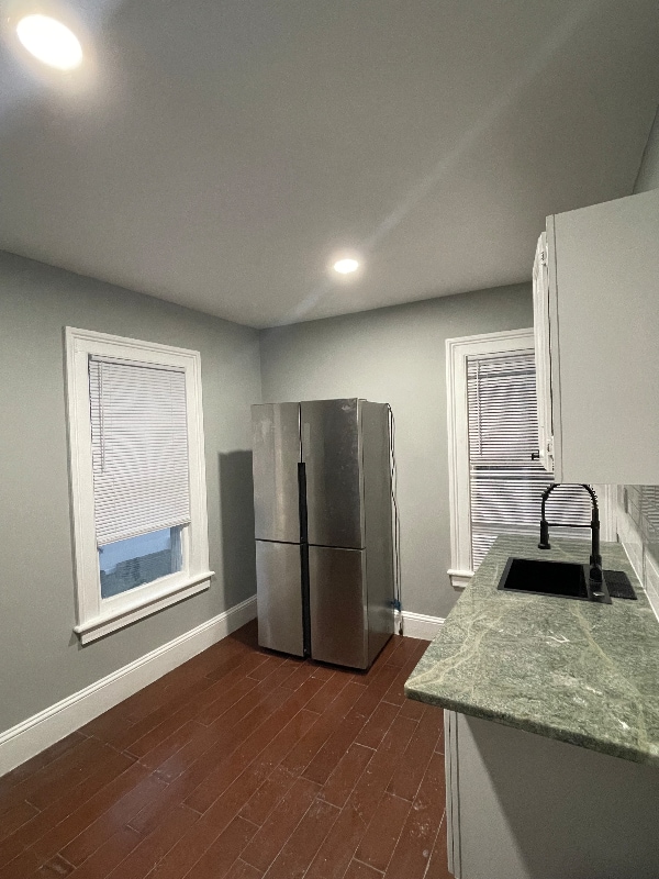 Building Photo - 595 William St