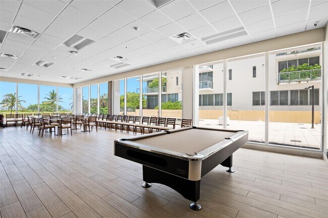 Building Photo - 9511 Collins Ave