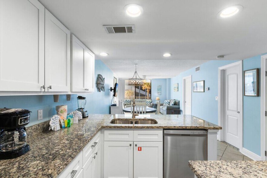 Building Photo - 505 E Beach Blvd
