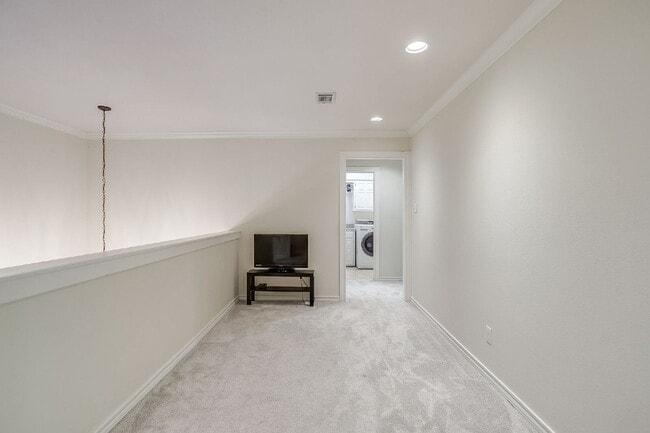 Building Photo - Private 4 Bedroom Retreat for Lease