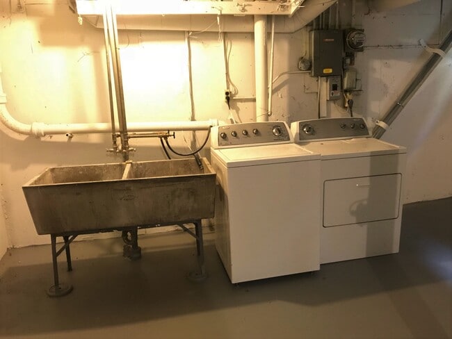 Building Photo - 4111 Paunack Ave